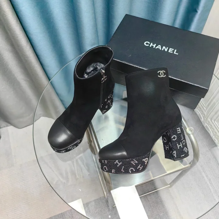 シャネルショートブーツ レザー ハイヒール ブラック 黒 高級感 Chanel