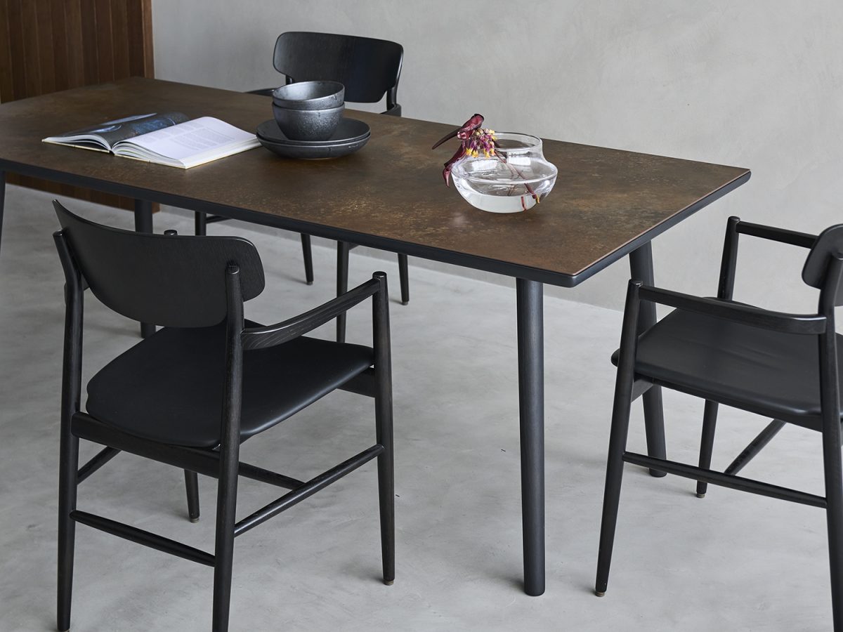 HORSE SHOE DINING TABLE CERAMIC（ホースシュー ダイニングテーブル
