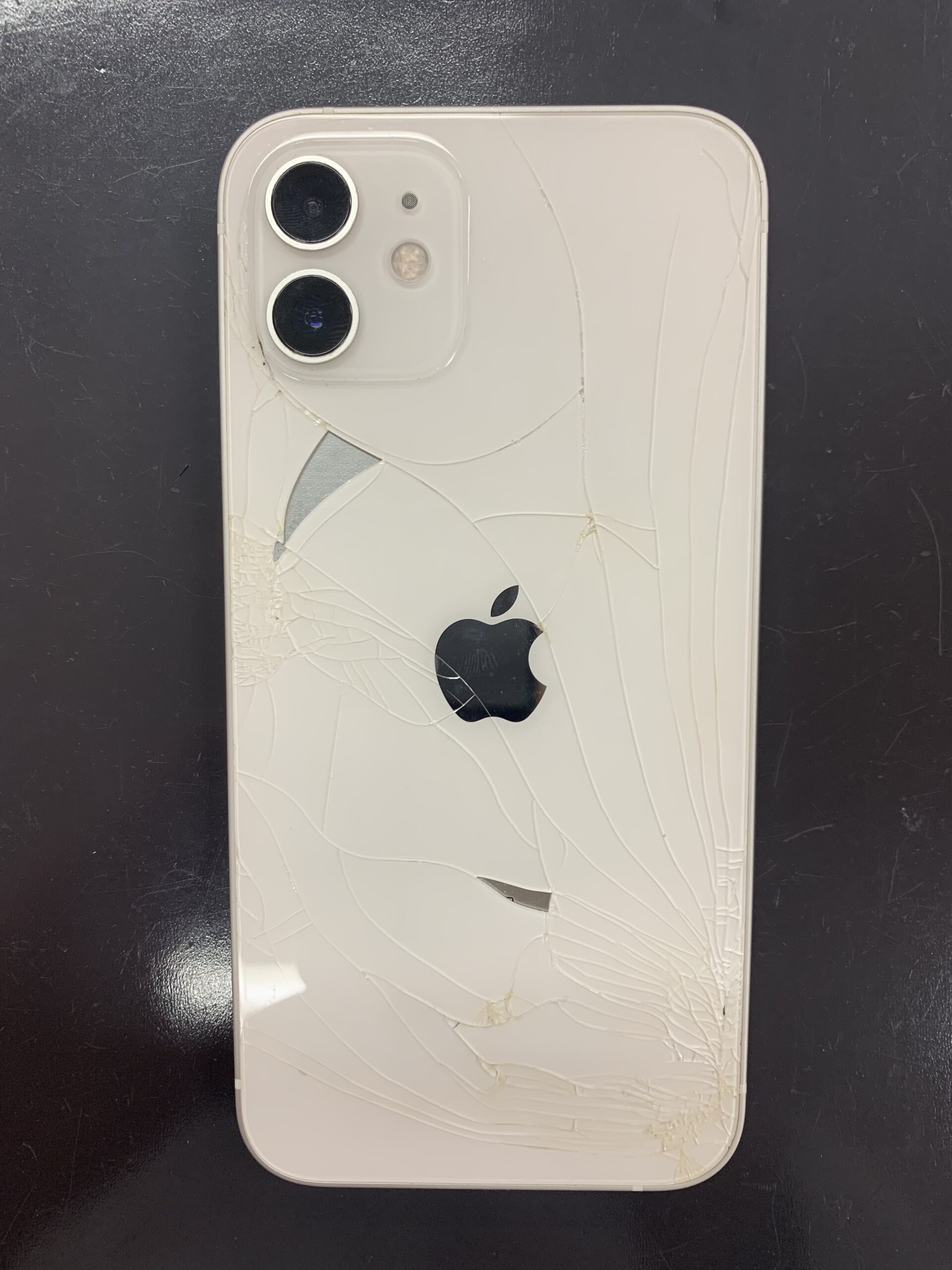 アイフォン12】背面ガラスが割れたiPhone12の修理 – iPhone修理岡山