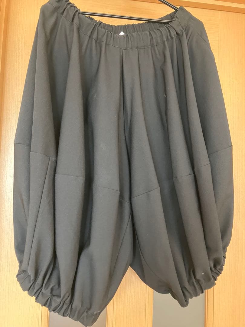 COMME des GARÇONS 黒 ガウチョパンツ 09899_1024x1024.png?v=1716995973