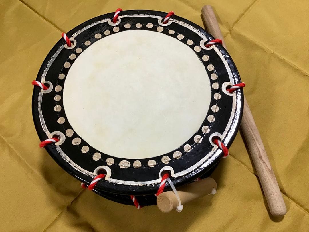 沖縄 エイサー 締め太鼓(大)直径30cm＋バチ 新城工作所 楽天市場】エイサー用 締め太鼓 (大) 水牛皮 直径30cm×高さ11.5cmバチ1