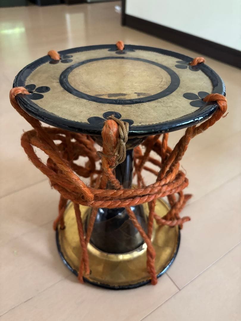 和楽器 鼓 木製 黒と金 約30cm 弥左衛門胴銘 京林革銘『小鼓』 ｜骨董品買取 緑和堂