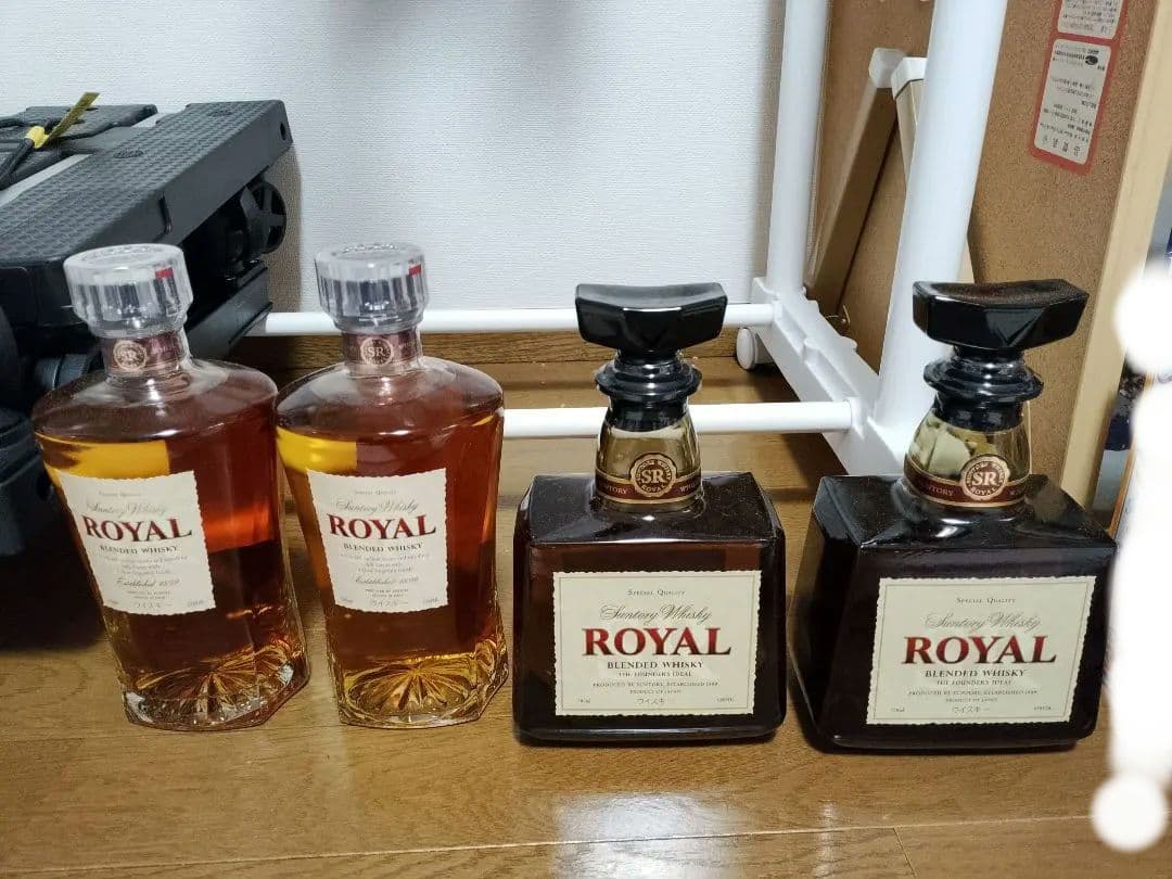 サントリーローヤル現行700ml2本&スリム660ml2本のセット サントリーローヤル現行700ml2本&スリム660ml2本のセット サントリー