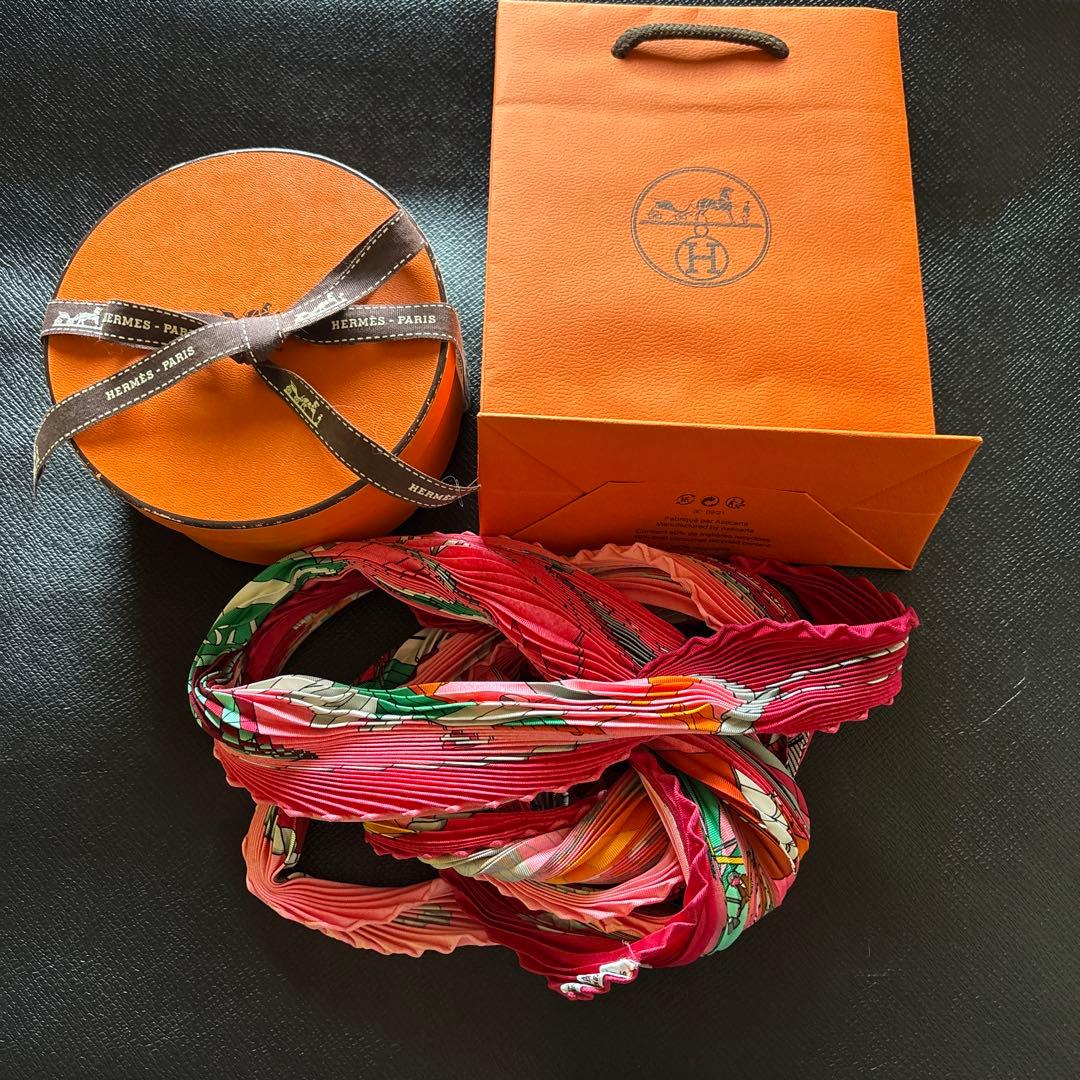 エルメス 美品　お値下げ　プリーツスカーフ 大空の狂気 HERMES（エルメス） スカーフ LES FOLIES DU CIEL 大空の狂気 プリーツ