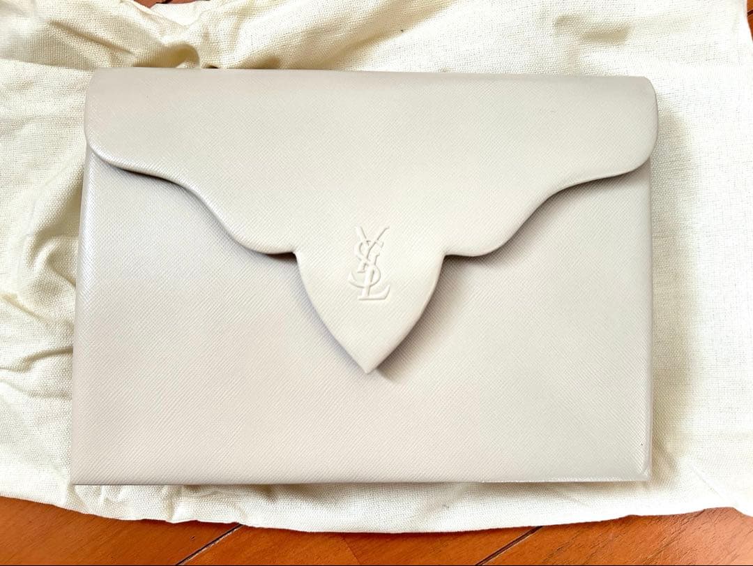 イブサンローラン　レザークラッチバック サンローラン YSL モノグラム レザー クラッチバッグ (Saint Laurent