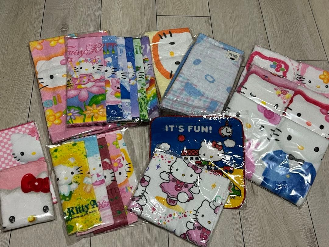 ハローキティハンカチ／タオル 22枚 サンリオ ハローキティ 日焼け キティ 刺繍ハンドタオル ジュース