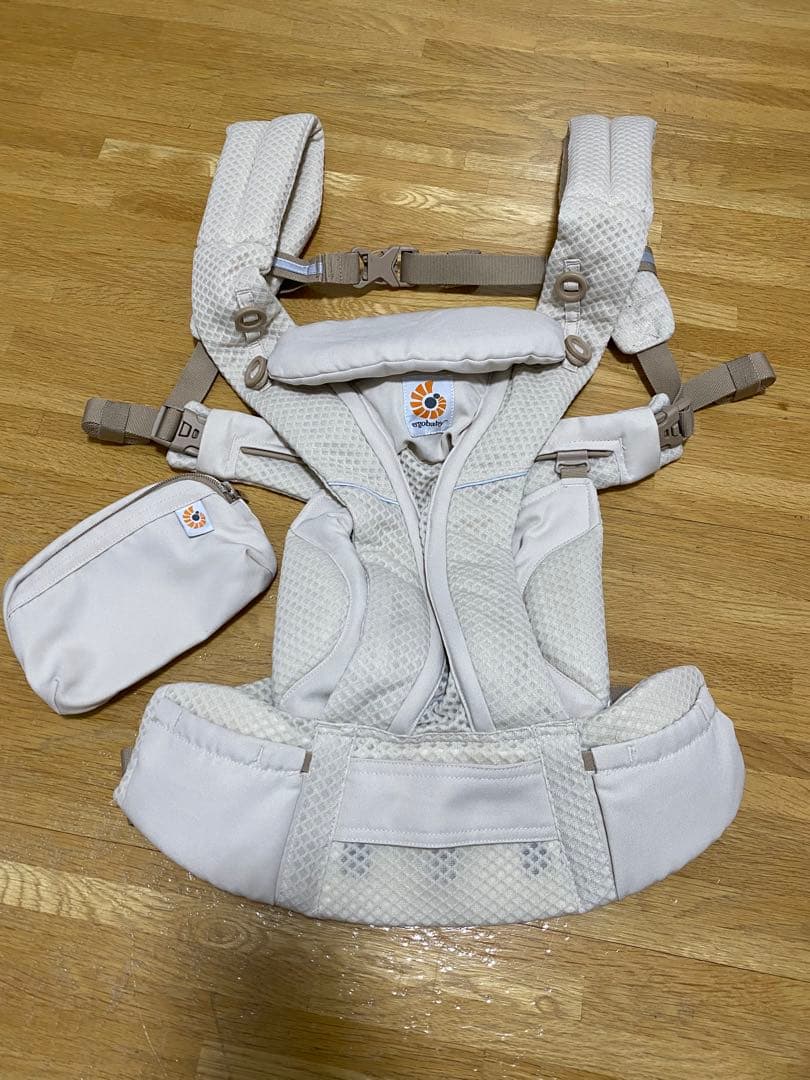 抱っこ紐 エルゴ 収納ポーチ付き Ergobaby ベビーキャリア AWAY 抱っこ紐 おんぶひも エルゴベビー