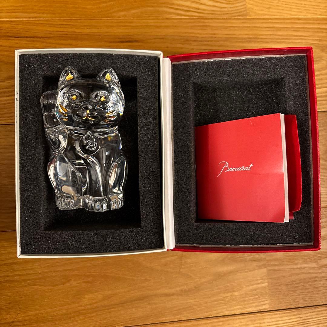 Baccarat バカラ 招き猫sサイズ Baccarat バカラ まねき猫 レッド＆クリア Sサイズ・紅白座布団付き 名