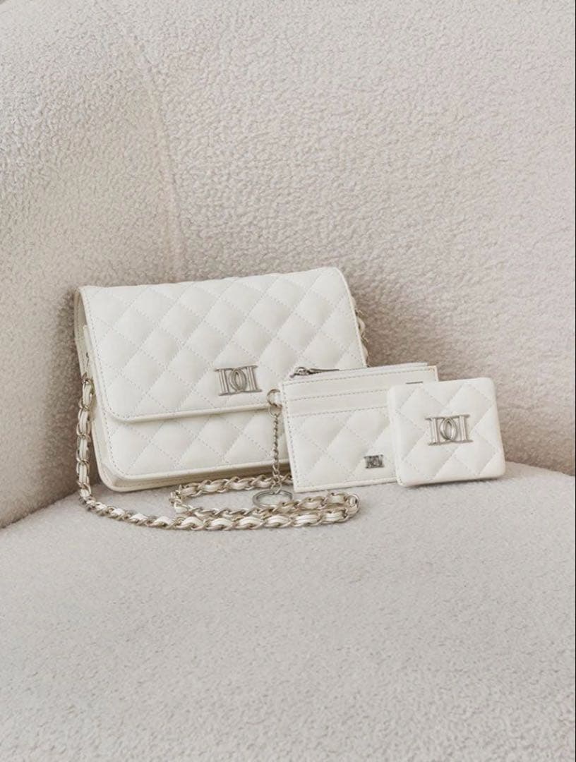 Darich ダーリッチ DDロゴキルティング トラベルセット ホワイト　新品 ダーリッチ Darich DDロゴキルティングトラベルセット （ホワイト