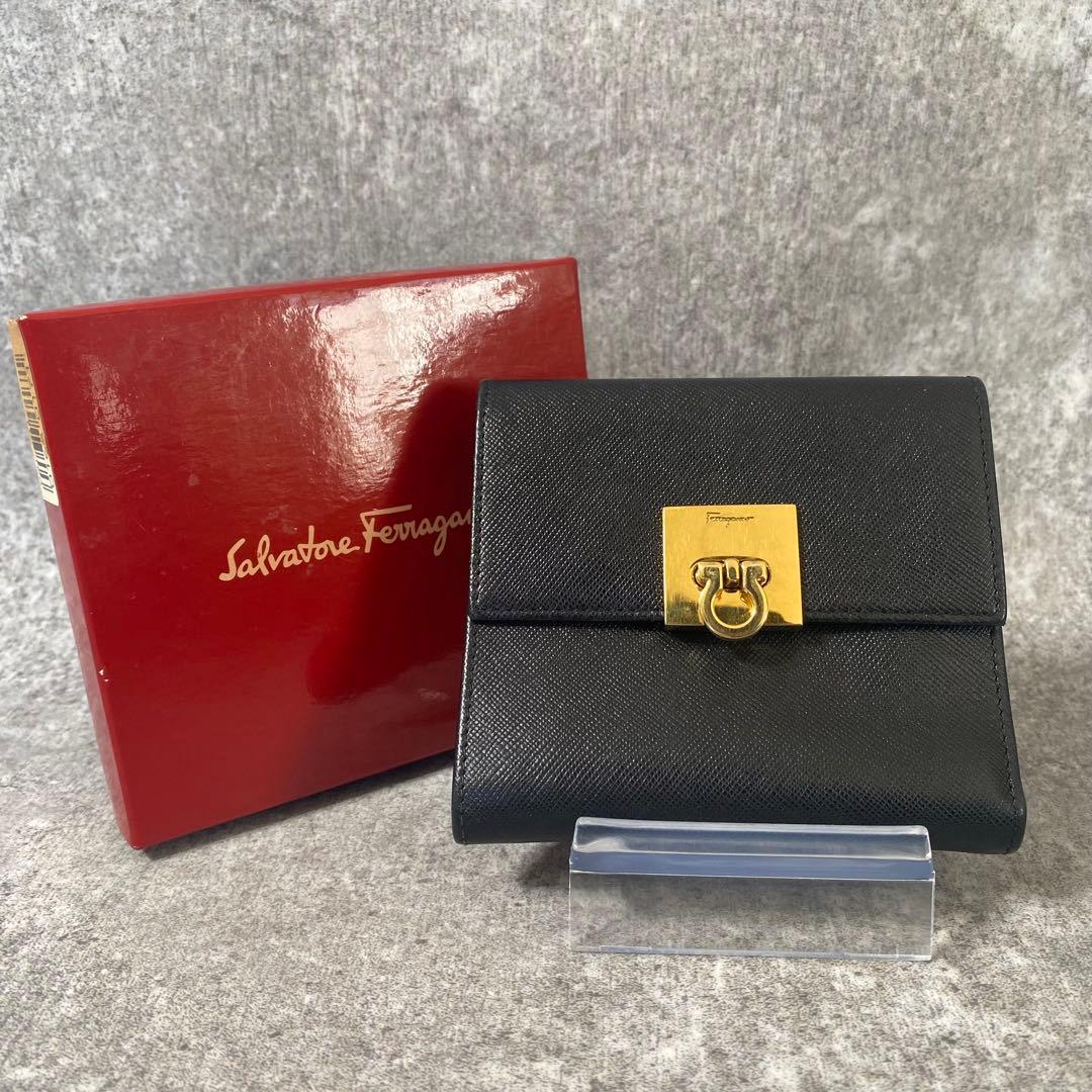 美品　フェラガモ　折り財布　ガンチーニ　サフィアーノレザー　ブラック　黒 Ferragamo フェラガモ ガンチーニ 折財布 サフィアーノ ブラック 黒